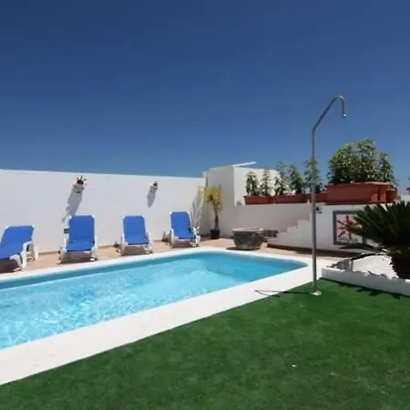 Playa Blanca Sleeps 6 Pool Wifi Apartment Playa Blanca (Lanzarote)